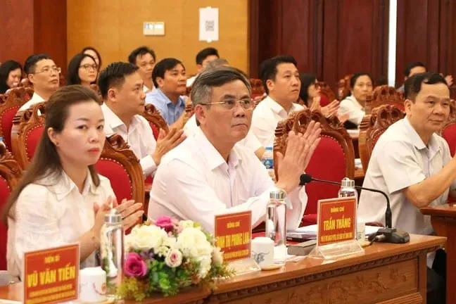 Phó Bí thư Đảng ủy MTTQ, các đoàn thể Trung ương Trần Thắng cùng đại biểu tham dự Hội nghị