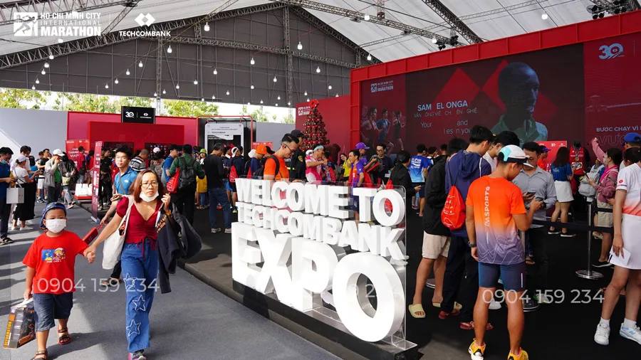 Khu vực triển lãm tại giải chạy Marathon Techcombank